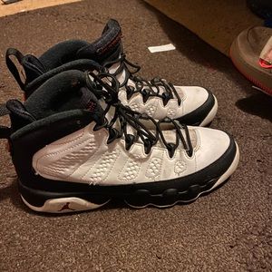 JORDAN WHITE BLACK AND RED